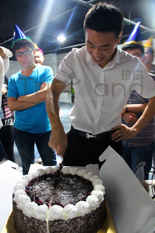 2013年九月珍岛庆生会寿星们切蛋糕